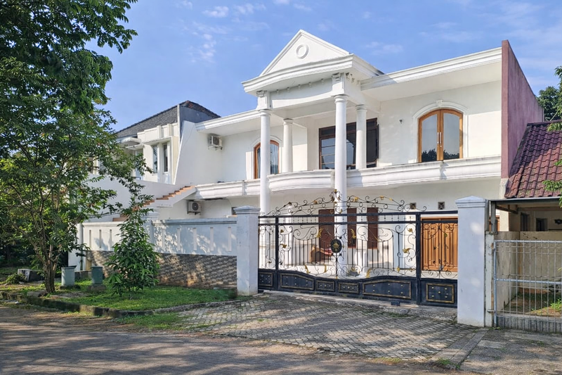 Rumah Mewah Elegan Dominasi Putih di Giri Loka BSD - Siap Huni & Prestisius