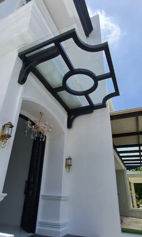 7 Milyar-an Dijual Rumah Baru Pakuwon Indah The Mansion - New American Classic Surabaya Barat - Spesial Attic Rooftop Desain 3 Lantai - Strategis lokasi dekat Pakuwon Mall, Graha Family , Citraland 