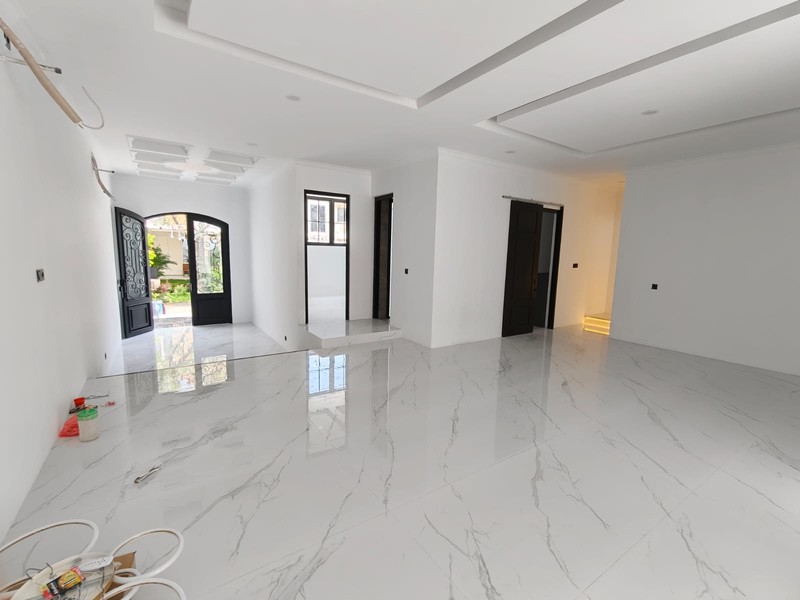 7 Milyar-an Dijual Rumah Baru Pakuwon Indah The Mansion - New American Classic Surabaya Barat - Spesial Attic Rooftop Desain 3 Lantai - Strategis lokasi dekat Pakuwon Mall, Graha Family , Citraland 