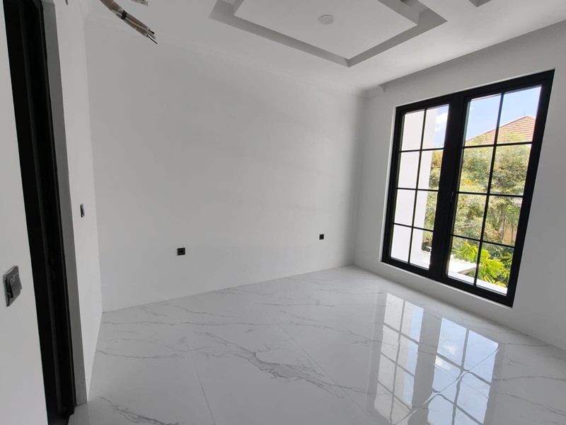 7 Milyar-an Dijual Rumah Baru Pakuwon Indah The Mansion - New American Classic Surabaya Barat - Spesial Attic Rooftop Desain 3 Lantai - Strategis lokasi dekat Pakuwon Mall, Graha Family , Citraland 