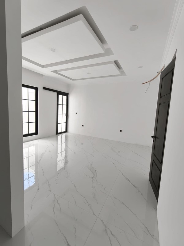 7 Milyar-an Dijual Rumah Baru Pakuwon Indah The Mansion - New American Classic Surabaya Barat - Spesial Attic Rooftop Desain 3 Lantai - Strategis lokasi dekat Pakuwon Mall, Graha Family , Citraland 