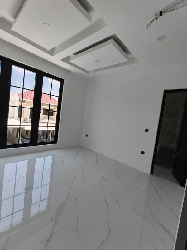 7 Milyar-an Dijual Rumah Baru Pakuwon Indah The Mansion - New American Classic Surabaya Barat - Spesial Attic Rooftop Desain 3 Lantai - Strategis lokasi dekat Pakuwon Mall, Graha Family , Citraland 
