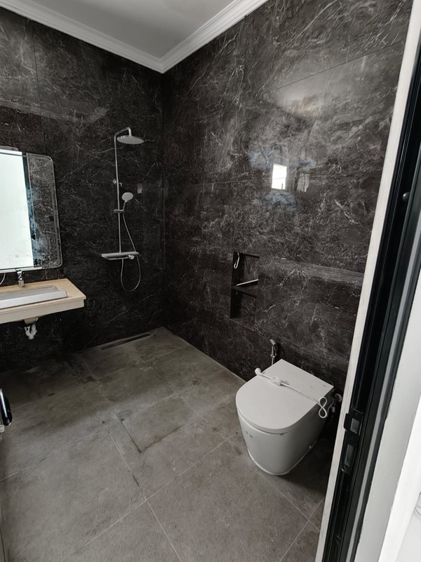 7 Milyar-an Dijual Rumah Baru Pakuwon Indah The Mansion - New American Classic Surabaya Barat - Spesial Attic Rooftop Desain 3 Lantai - Strategis lokasi dekat Pakuwon Mall, Graha Family , Citraland 