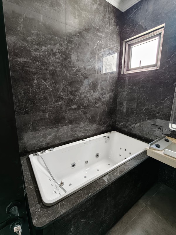 7 Milyar-an Dijual Rumah Baru Pakuwon Indah The Mansion - New American Classic Surabaya Barat - Spesial Attic Rooftop Desain 3 Lantai - Strategis lokasi dekat Pakuwon Mall, Graha Family , Citraland 