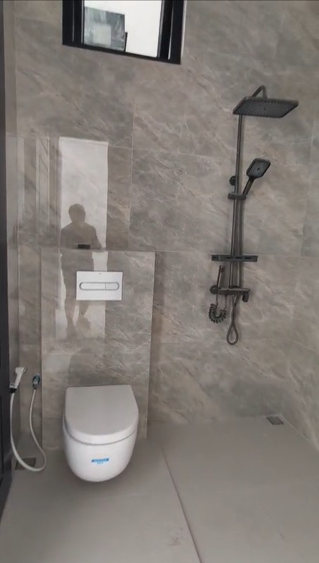 7 Milyar-an Dijual Rumah Baru Pakuwon Indah The Mansion - New American Classic Surabaya Barat - Spesial Attic Rooftop Desain 3 Lantai - Strategis lokasi dekat Pakuwon Mall, Graha Family , Citraland 