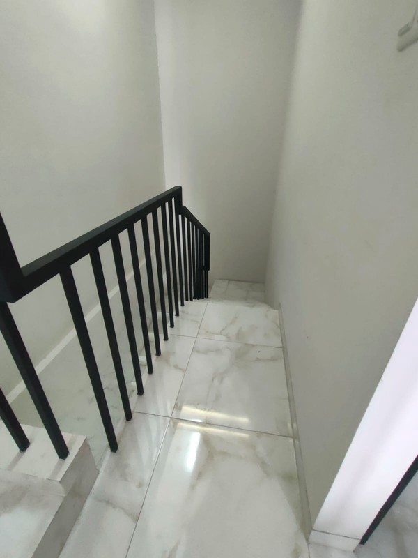 1 Milyar-an Dijual Rumah Baru Babatan Pratama Wiyung Surabaya Barat  - New Baru Minimalis Modern 2 Lantai dekat Taman Pondok Indah, Royal Residence , Babatan Mukti, Pakuwon Mall  
