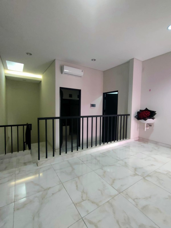 1 Milyar-an Dijual Rumah Baru Babatan Pratama Wiyung Surabaya Barat  - New Baru Minimalis Modern 2 Lantai dekat Taman Pondok Indah, Royal Residence , Babatan Mukti, Pakuwon Mall  