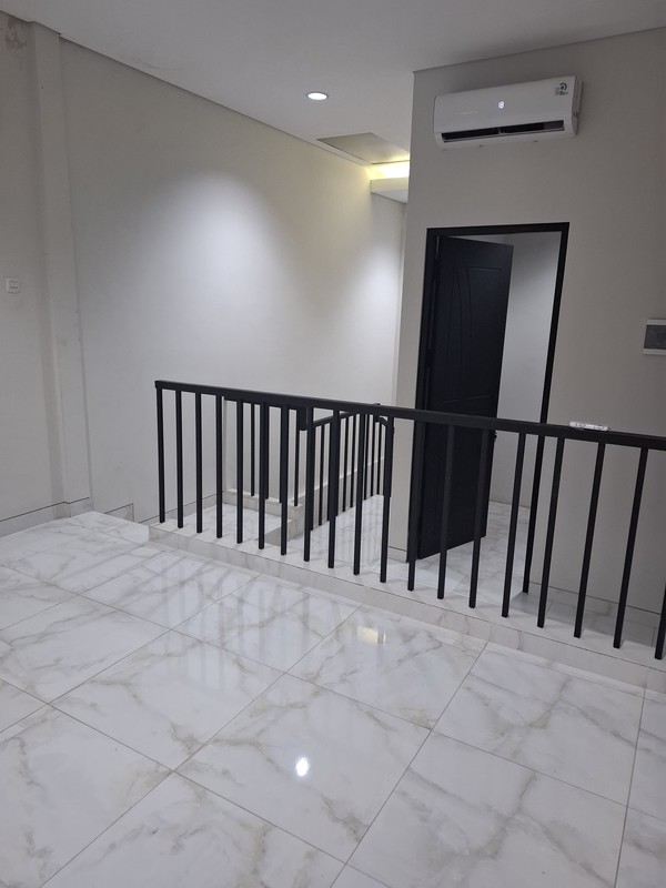 1 Milyar-an Dijual Rumah Baru Babatan Pratama Wiyung Surabaya Barat  - New Baru Minimalis Modern 2 Lantai dekat Taman Pondok Indah, Royal Residence , Babatan Mukti, Pakuwon Mall  