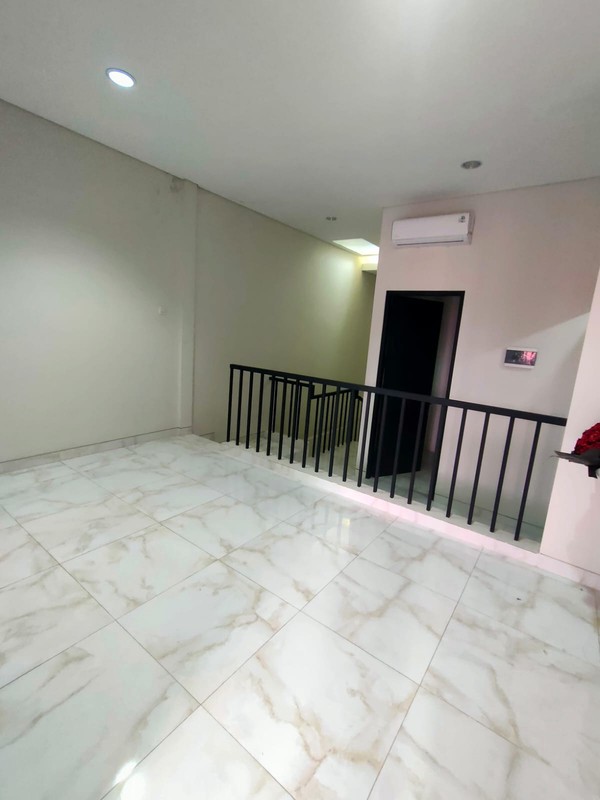 1 Milyar-an Dijual Rumah Baru Babatan Pratama Wiyung Surabaya Barat  - New Baru Minimalis Modern 2 Lantai dekat Taman Pondok Indah, Royal Residence , Babatan Mukti, Pakuwon Mall  