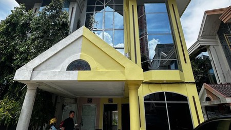 DIJUAL RUKO 3 LANTAI TAMAN BEVERLY HR MUHAMMAD SURABAYA BARAT