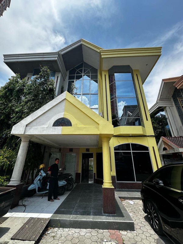 DIJUAL RUKO 3 LANTAI TAMAN BEVERLY HR MUHAMMAD SURABAYA BARAT