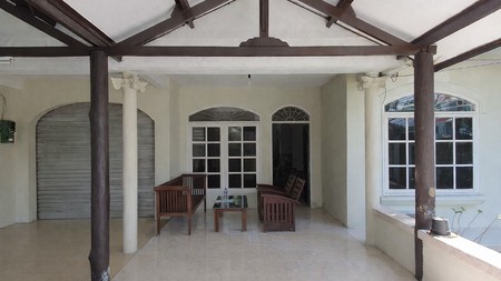 Rumah hoek luas di Pelepah Hijau / Janur Hijau, Kelapa Gading. Rumah lama sudah renovasi. Rapih terawat. 