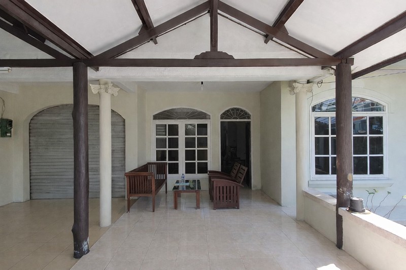 Rumah hoek luas di Pelepah Hijau / Janur Hijau, Kelapa Gading. Rumah lama sudah renovasi. Rapih terawat. 