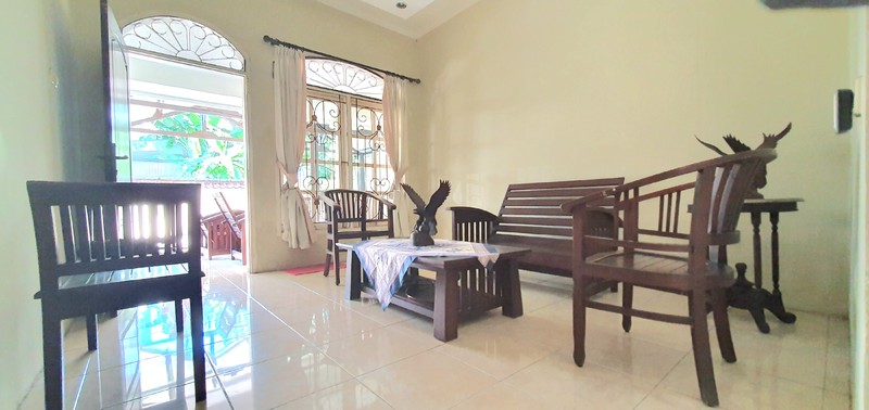 Rumah hoek luas di Pelepah Hijau / Janur Hijau, Kelapa Gading. Rumah lama sudah renovasi. Rapih terawat. 