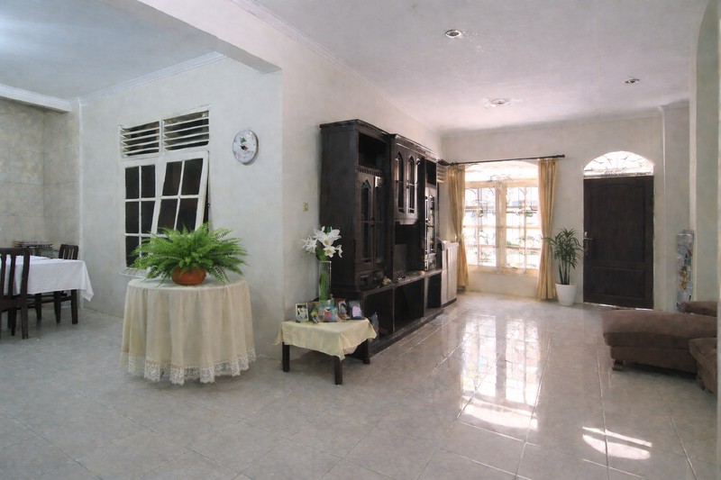 Rumah hoek luas di Pelepah Hijau / Janur Hijau, Kelapa Gading. Rumah lama sudah renovasi. Rapih terawat. 