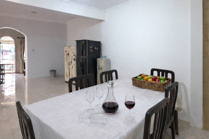 Rumah hoek luas di Pelepah Hijau / Janur Hijau, Kelapa Gading. Rumah lama sudah renovasi. Rapih terawat. 