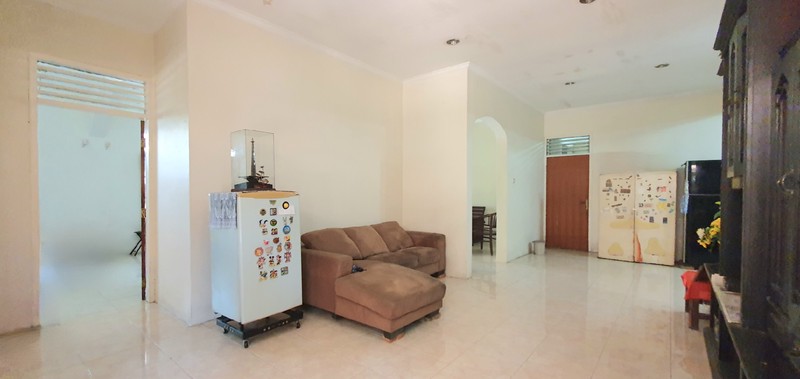 Rumah hoek luas di Pelepah Hijau / Janur Hijau, Kelapa Gading. Rumah lama sudah renovasi. Rapih terawat. 
