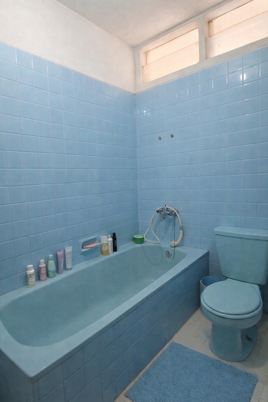 Rumah hoek luas di Pelepah Hijau / Janur Hijau, Kelapa Gading. Rumah lama sudah renovasi. Rapih terawat. 