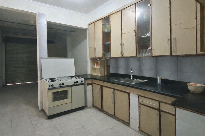 Rumah hoek luas di Pelepah Hijau / Janur Hijau, Kelapa Gading. Rumah lama sudah renovasi. Rapih terawat. 