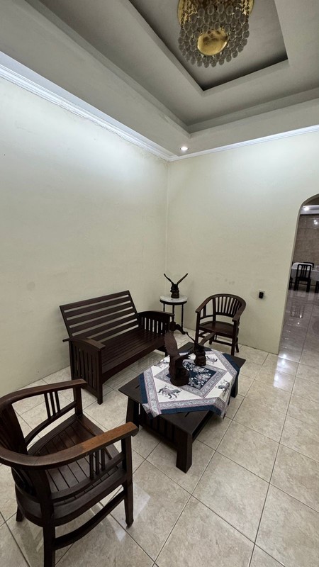 Rumah hoek luas di Pelepah Hijau / Janur Hijau, Kelapa Gading. Rumah lama sudah renovasi. Rapih terawat. 