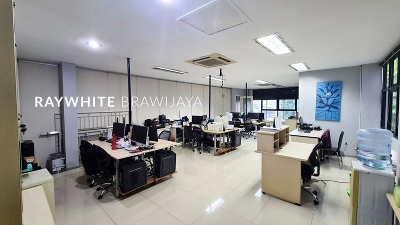 Disewakan Gedung Siap Pakai 4 Lantai Lokasi Strategis Area Radio Dalam