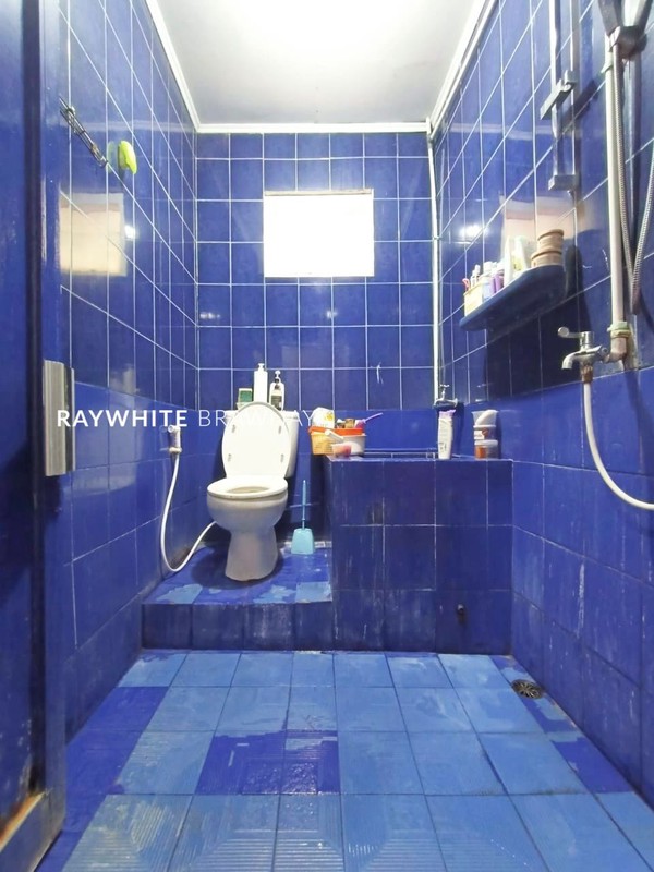 Rumah Tua Hitung Tanah Cocok untuk Kos-Kosan Area Radio Dalam