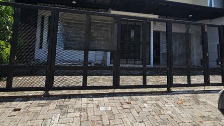 Dijual Rumah Usaha Citraland Surabaya Barat Hadap NOL Jalan RAYA - Parkiran Mobil LUAS Komersial area Cocok buat Segala Usaha - ROW Jalan LEBAR 6 Mobil - Lengkap Ijin USAHA 