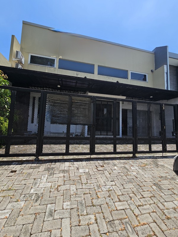 Dijual Rumah Usaha Citraland Surabaya Barat Hadap NOL Jalan RAYA - Parkiran Mobil LUAS Komersial area Cocok buat Segala Usaha - ROW Jalan LEBAR 6 Mobil - Lengkap Ijin USAHA 