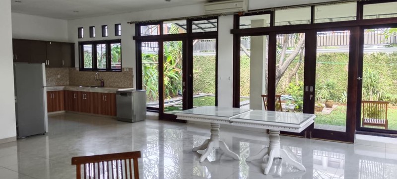 Rumah Disewakan di Jalan Kemang Selatan