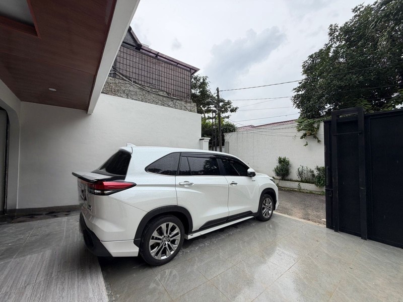 Dijual tanah beserta bangunan akses lokasi sangat strategis di Kemang 