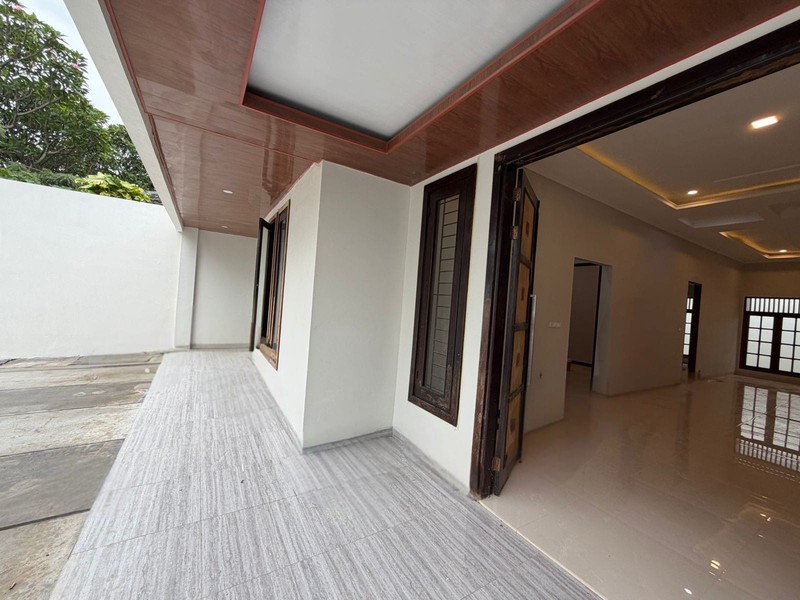 Dijual tanah beserta bangunan akses lokasi sangat strategis di Kemang 