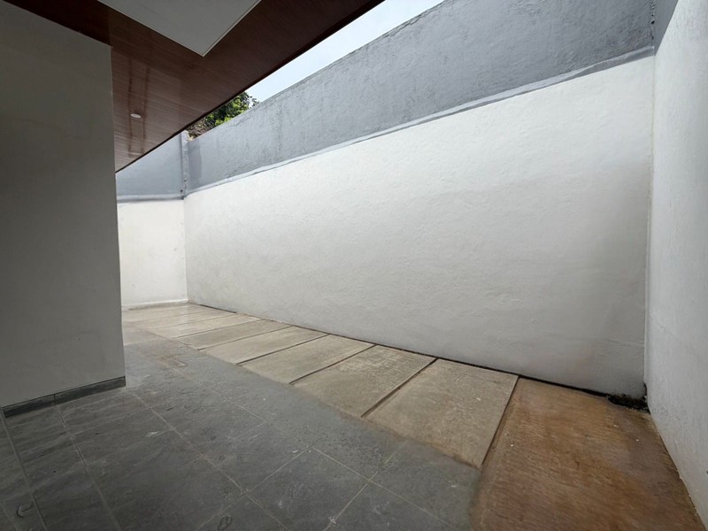 Dijual tanah beserta bangunan akses lokasi sangat strategis di Kemang 