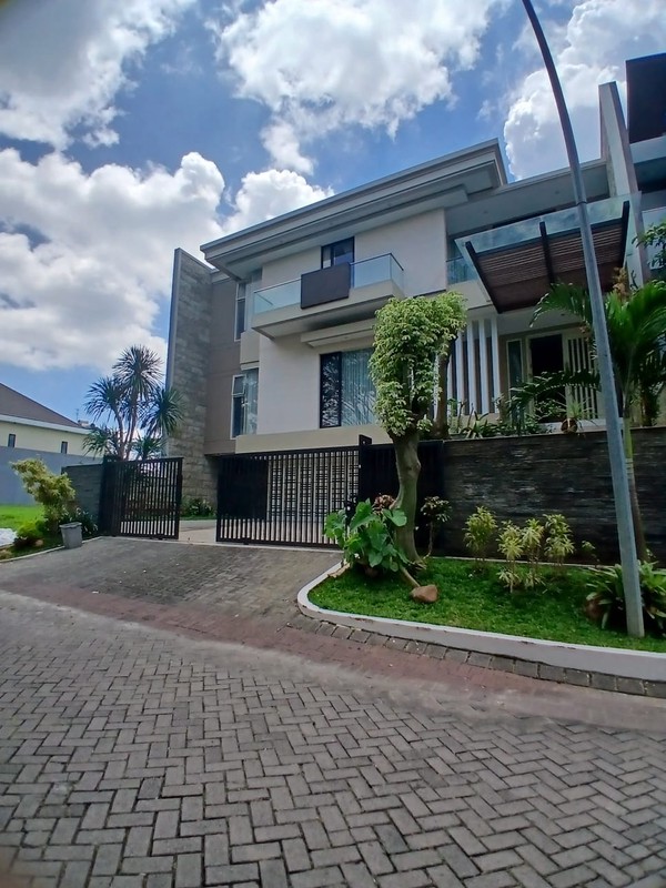 Dijual Rumah Citraland Somerset Surabaya Private Pool Full Furnished Hunian Modern Mewah Golf Area Dekat Palimanan Golf, Universitas Ciputra, Ciputra Hospital, Hokky Buah