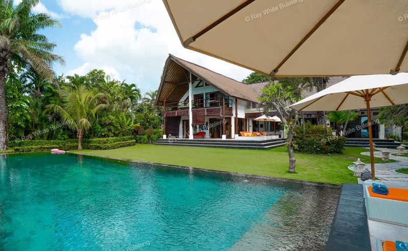 Dream Coastal Villa - Pool & Gazebos, Resort-Size Swimming Pool