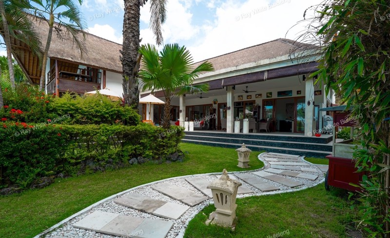 Dream Coastal Villa - Pool & Gazebos, Resort-Size Swimming Pool