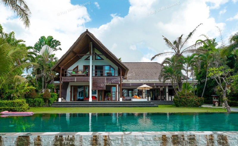 Dream Coastal Villa - Pool & Gazebos, Resort-Size Swimming Pool