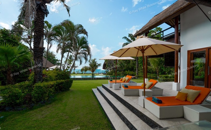 Dream Coastal Villa - Pool & Gazebos, Resort-Size Swimming Pool