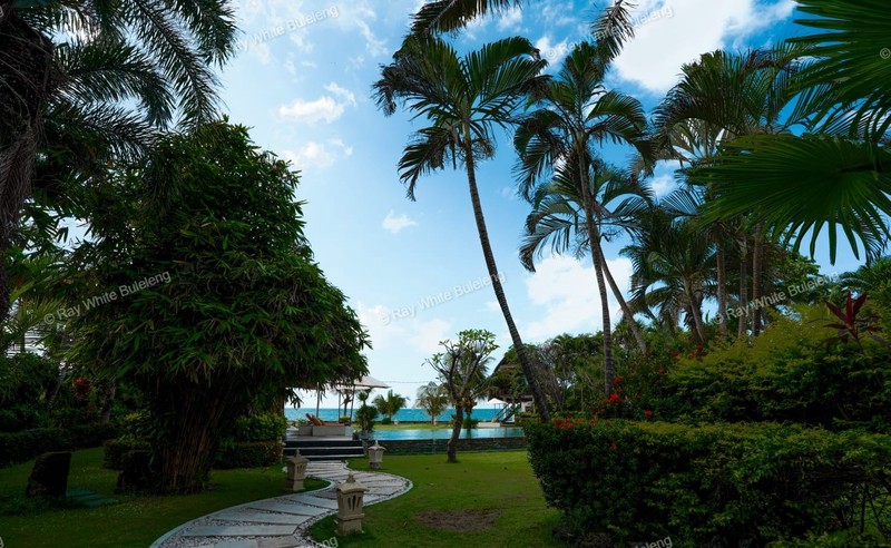 Dream Coastal Villa - Pool & Gazebos, Resort-Size Swimming Pool