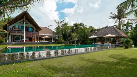 Dream Coastal Villa - Pool & Gazebos, Resort-Size Swimming Pool