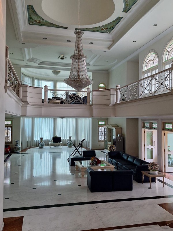 1854. Dijual rumah mewah Bintang Diponggo MayJend Sungkono Surabaya