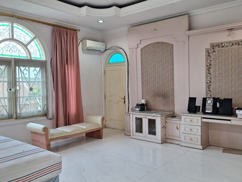 1854. Dijual rumah mewah Bintang Diponggo MayJend Sungkono Surabaya