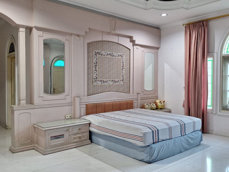 1854. Dijual rumah mewah Bintang Diponggo MayJend Sungkono Surabaya