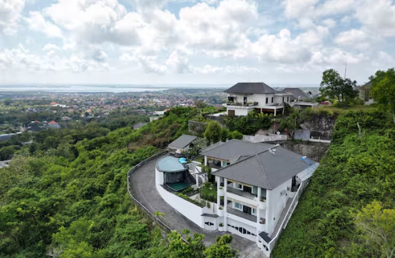 For Sale Freehold - Villa with beautiful view in Jimbaran Bali