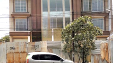 DIJUAL BANGUNAN BARU GRESS GEDUNG KOMERSIAL SERBAGUNA 3 LANTAI(1500 M2) JALAN RAYA JEMURSARI SURABAYA