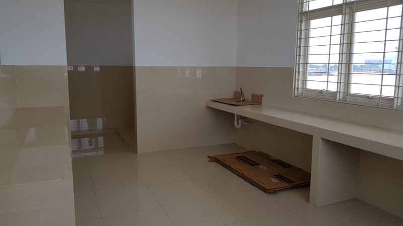 DIJUAL BANGUNAN BARU GRESS GEDUNG KOMERSIAL SERBAGUNA 3 LANTAI(1500 M2) JALAN RAYA JEMURSARI SURABAYA