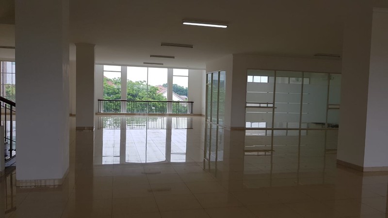 DIJUAL BANGUNAN BARU GRESS GEDUNG KOMERSIAL SERBAGUNA 3 LANTAI(1500 M2) JALAN RAYA JEMURSARI SURABAYA