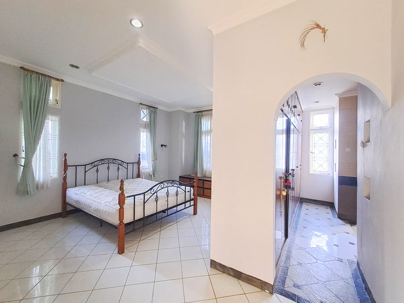 Rumah di Kasuari Bintaro Jaya Sektor 9, dekat Maleo, Mertilang