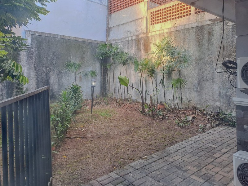 Rumah di Kasuari Bintaro Jaya Sektor 9, dekat Maleo, Mertilang