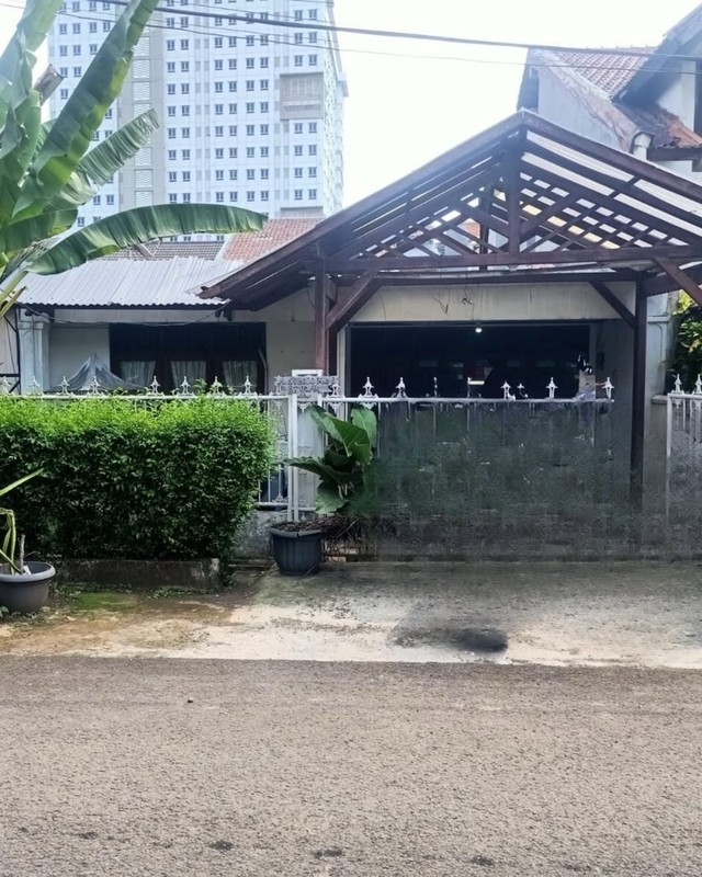 Rumah Hitung Tanah Lebak Bulus Jakarta Selatan Premium Dekat MRT 