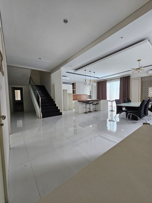 Dijual Rumah Citraland Somerset Surabaya Private Pool Full Furnished Hunian Modern Mewah Golf Area Dekat Palimanan Golf, Universitas Ciputra, Ciputra Hospital, Hokky Buah